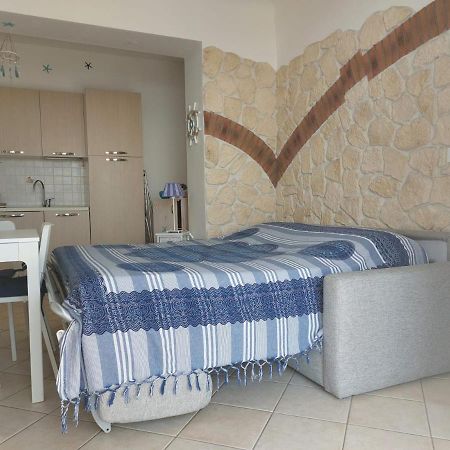 דירות ברג'ג'י Una Finestra Sul Mare Monolocale מראה חיצוני תמונה