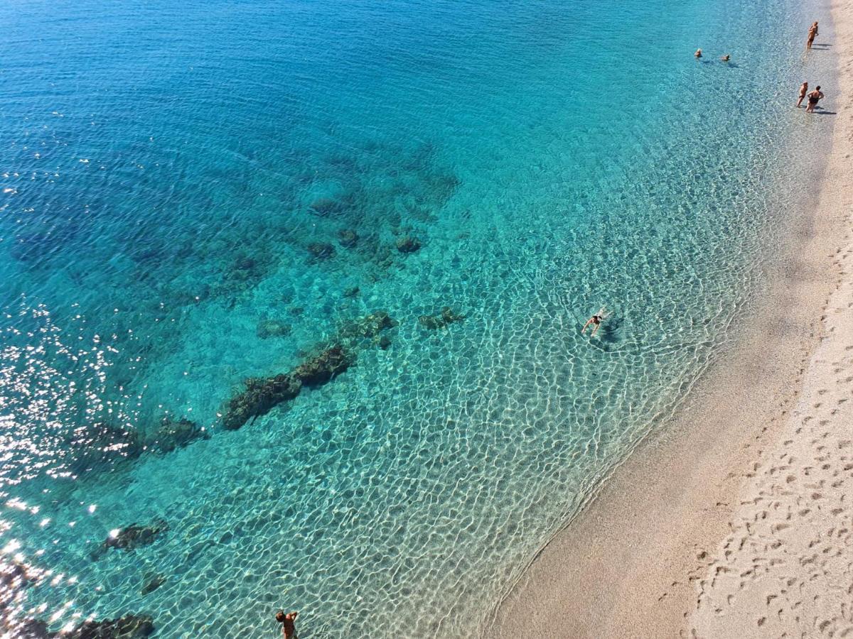 דירות ברג'ג'י Una Finestra Sul Mare Monolocale מראה חיצוני תמונה