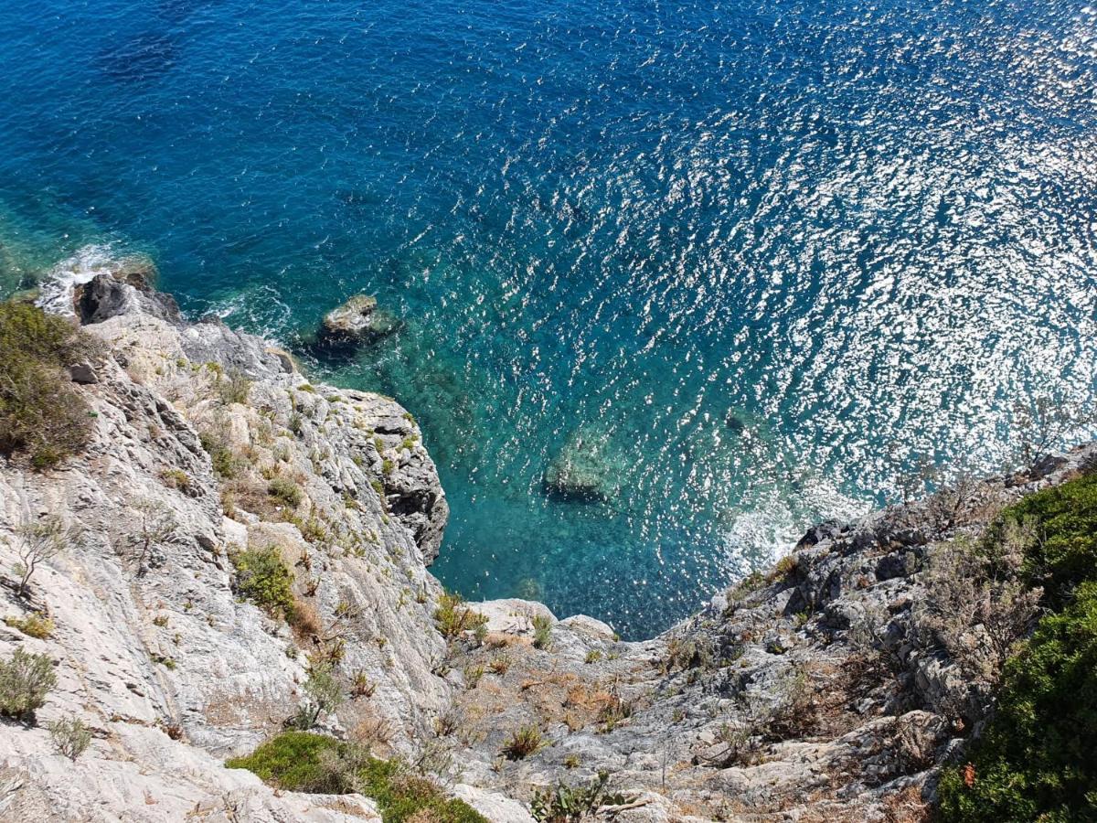 דירות ברג'ג'י Una Finestra Sul Mare Monolocale מראה חיצוני תמונה