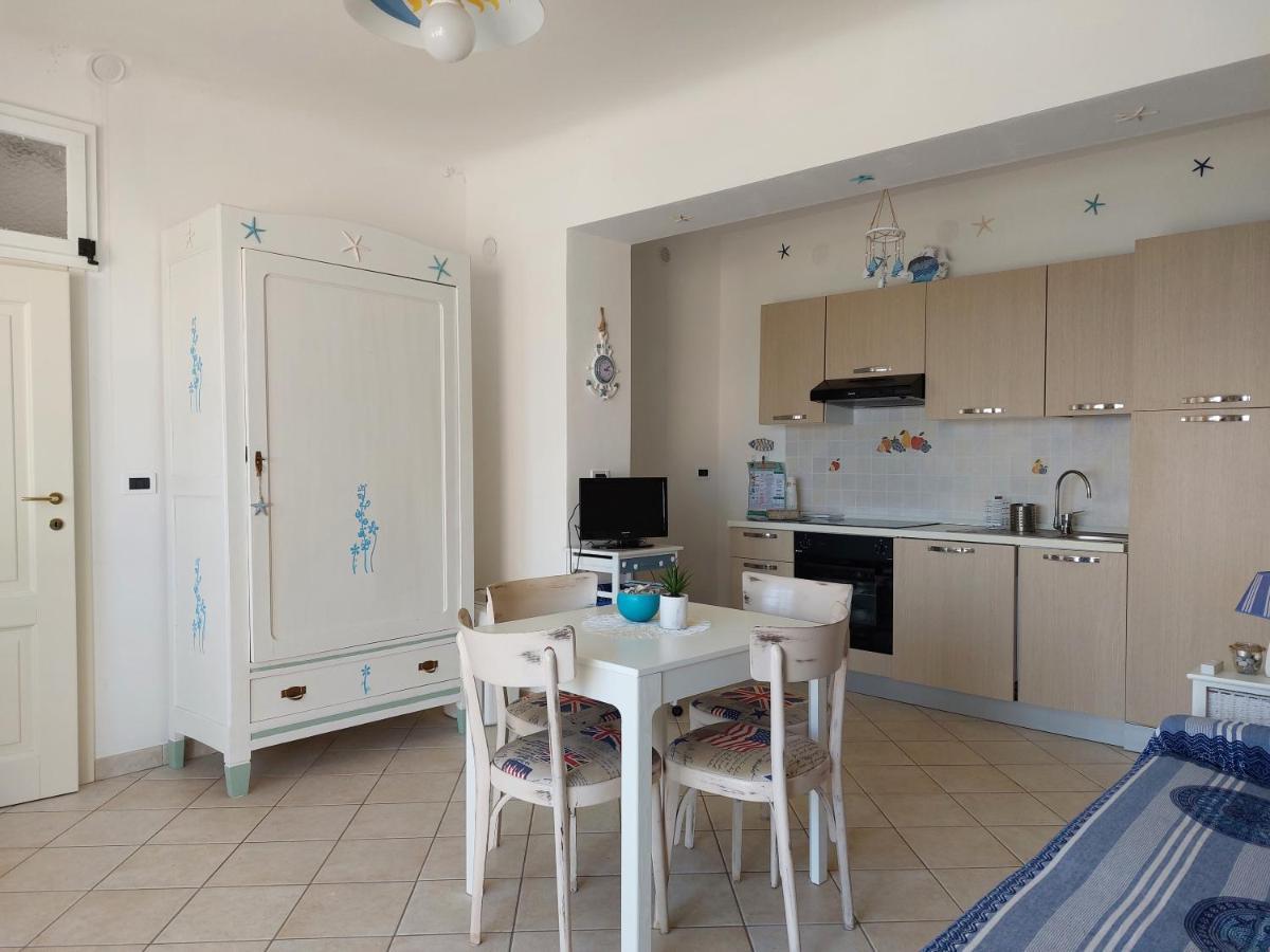דירות ברג'ג'י Una Finestra Sul Mare Monolocale מראה חיצוני תמונה