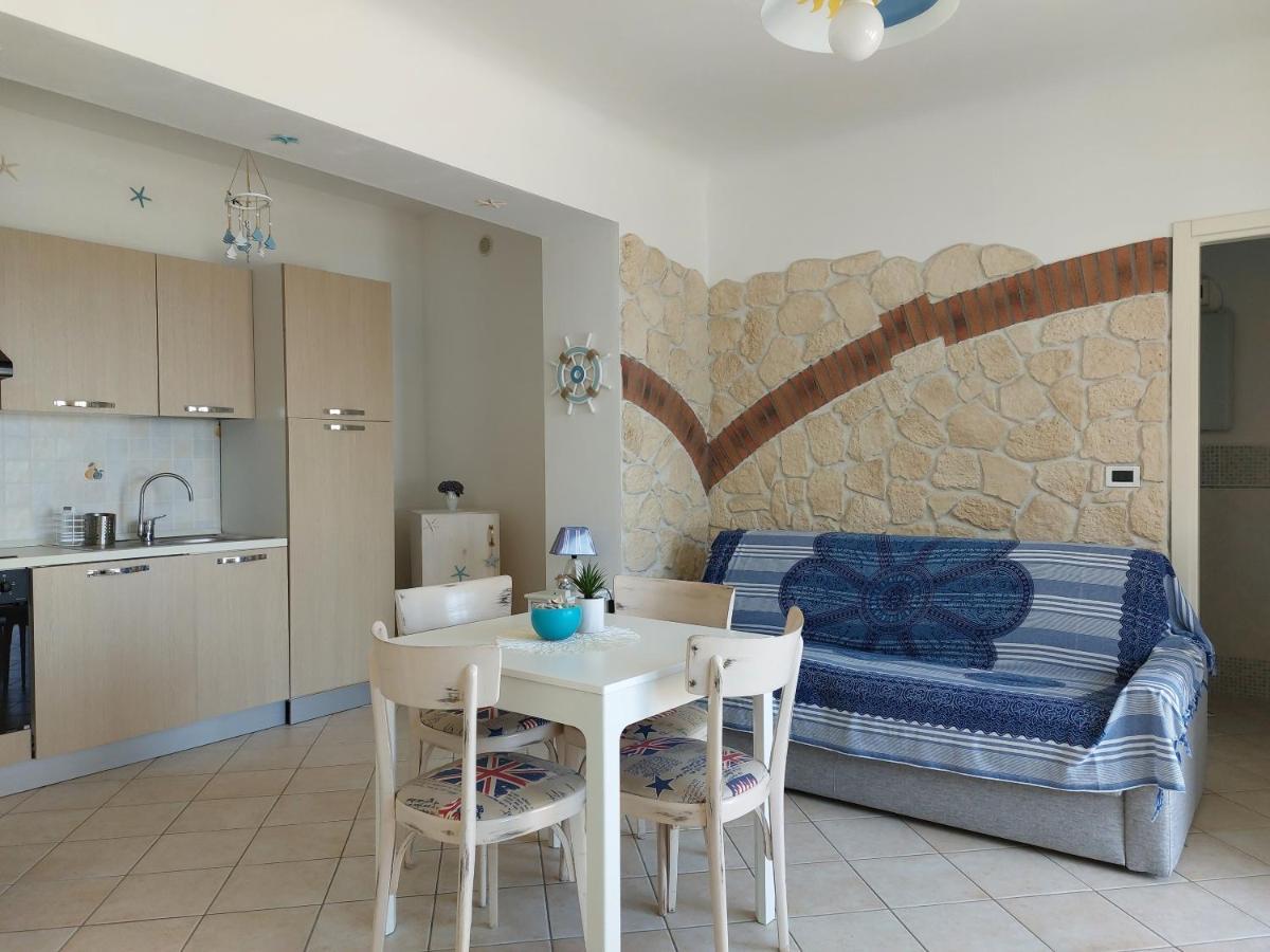 דירות ברג'ג'י Una Finestra Sul Mare Monolocale מראה חיצוני תמונה