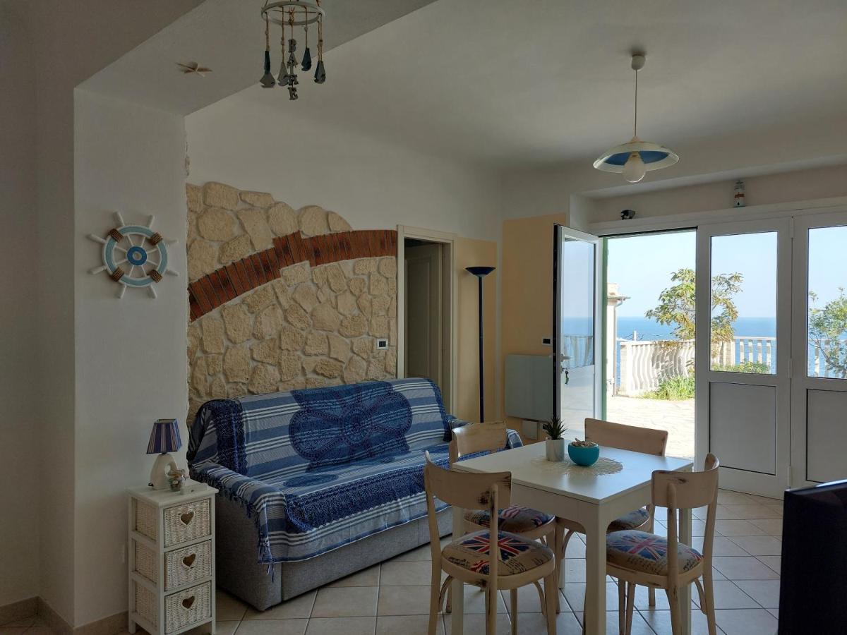 דירות ברג'ג'י Una Finestra Sul Mare Monolocale מראה חיצוני תמונה