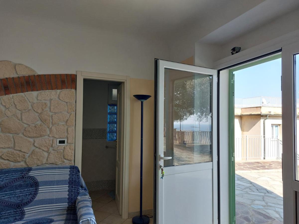 דירות ברג'ג'י Una Finestra Sul Mare Monolocale מראה חיצוני תמונה