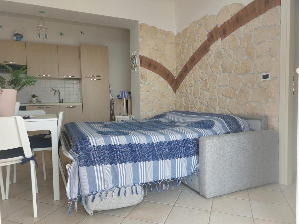 דירות ברג'ג'י Una Finestra Sul Mare Monolocale מראה חיצוני תמונה